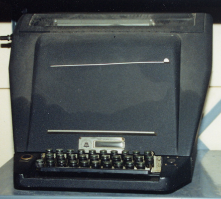 Image of an old-fashioned TTY.